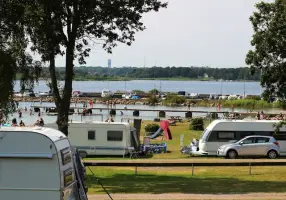 Enjoy seaside camping with sea views and easy parking on our 10×10 m grassy pitches. Trummenäs Camping offers modern facilities, including 130 pitches with electrical hook-ups, playgrounds, and newly constructed boules courts. Experience coastal living at its finest!