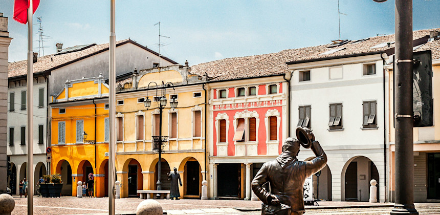 Brescello “Don Camillo e Peppone” e incontro con i figli di Giovannino Guareschi Brescello “Don Camillo e Peppone” e incontro con i figli di Giovannino Guareschi