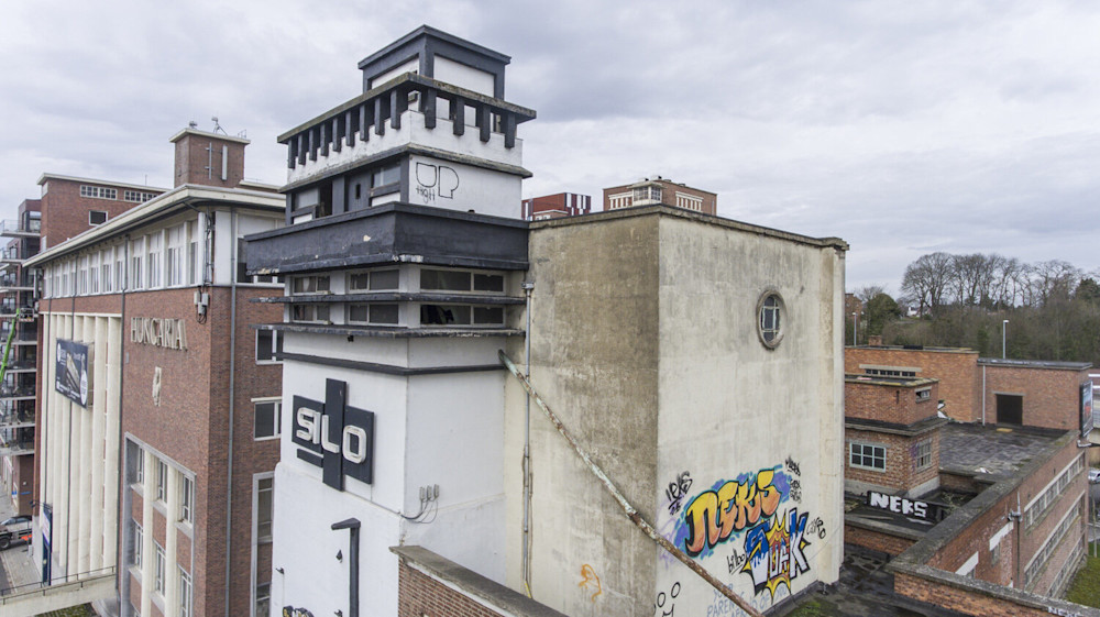 SILO 049