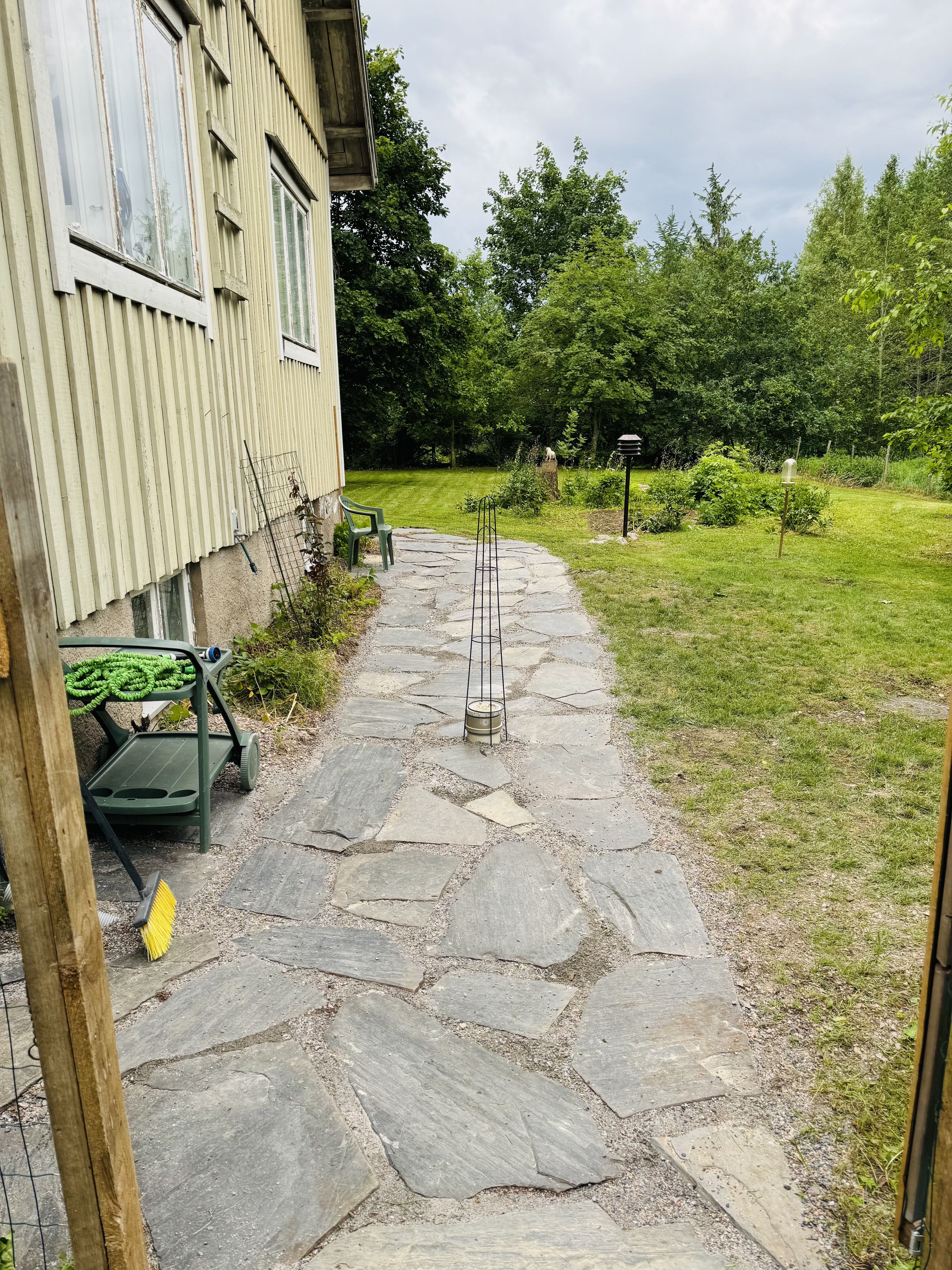 Etsitkö ammattitaitoista pihakivetyspalvelua Oulusta? Oulun paikalliset palveluntarjoajat varmistavat, että pihastasi saadaan siisti ja käytännöllinen.