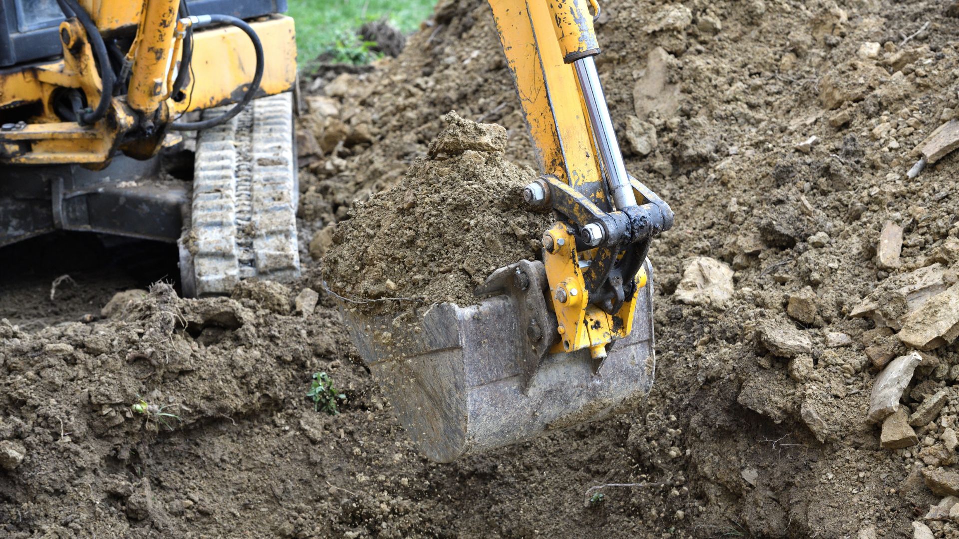Tutustu paikallisiin yrityksiin ja pyydä tarjous salaojien uusimisesta Helsingissä.