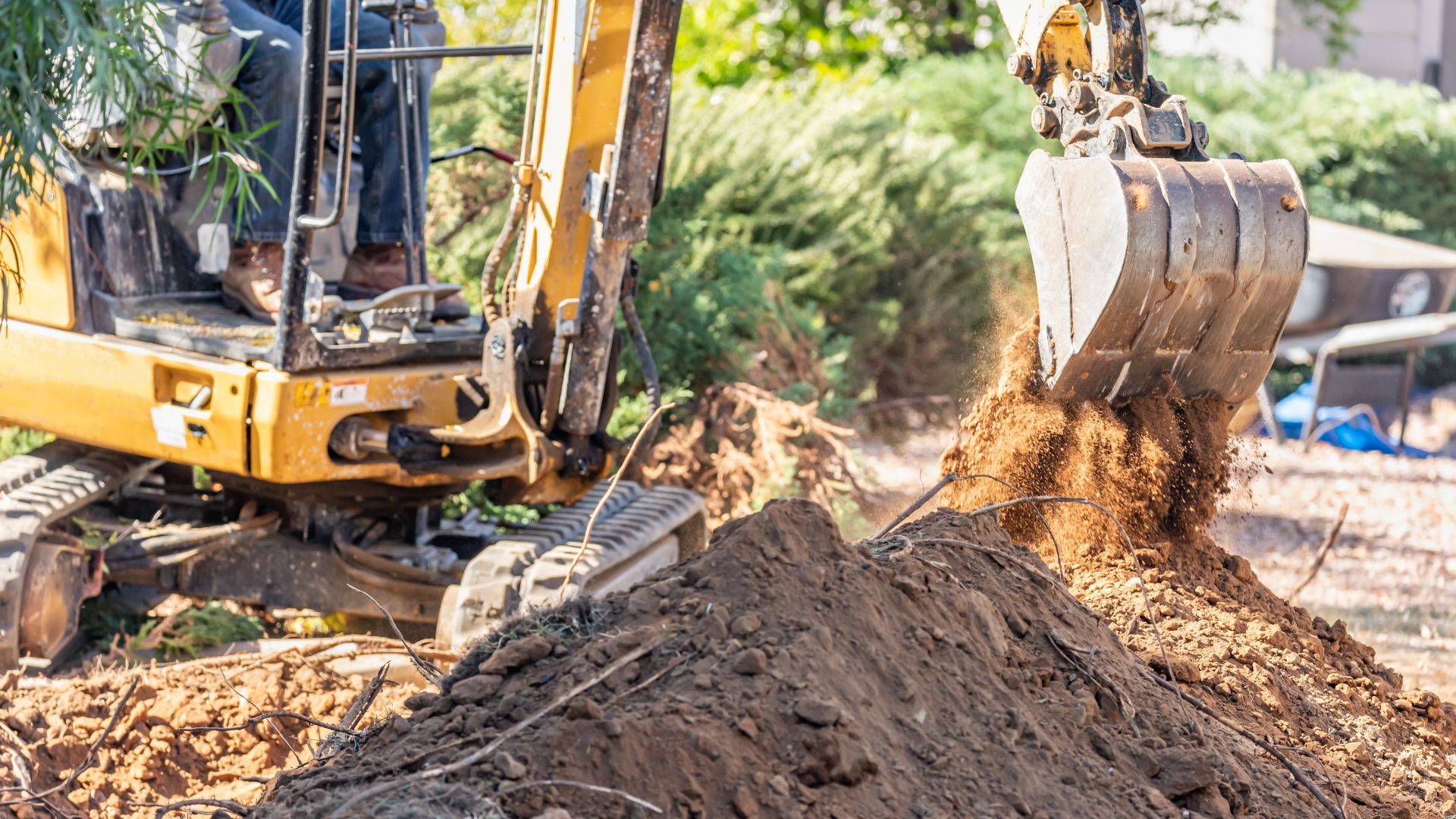 Tutustu paikallisiin yrityksiin ja pyydä tarjous maanrakennustöistä Helsingissä.