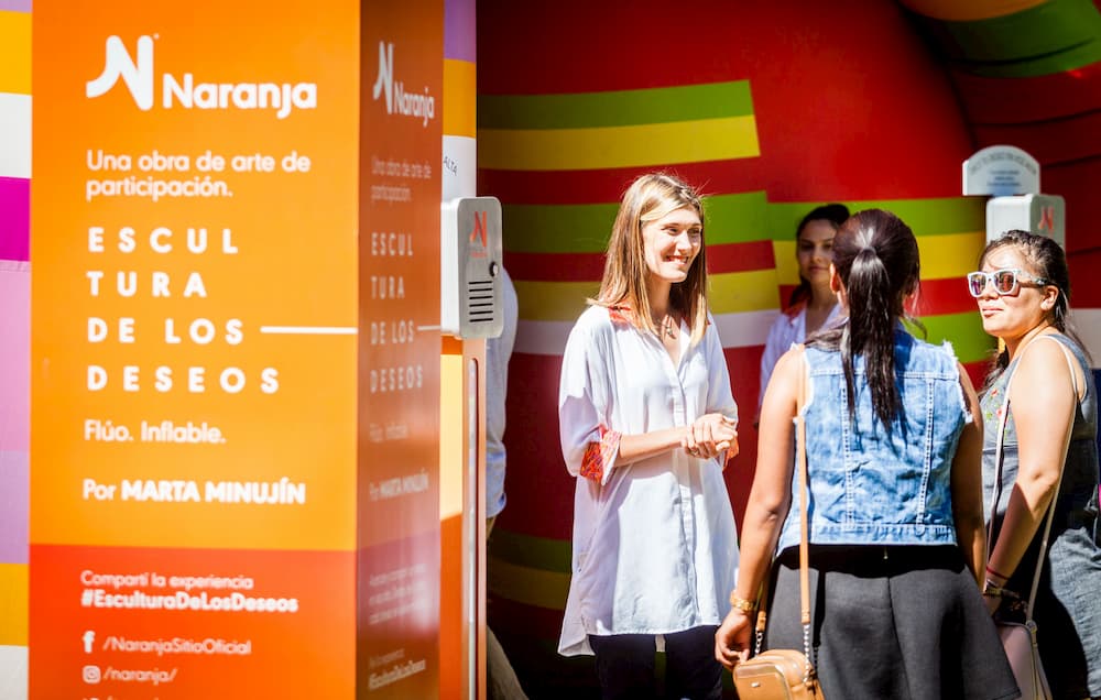 Marta Minujín presenta Escultura de los Deseos en Casa Naranja 04