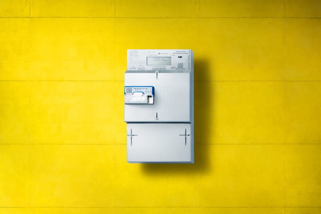 Ein intelligentes Messsystem heißt auch Smart Meter Intelligentes Messsystem - Smart Meter mit gelbem Hintergrund
