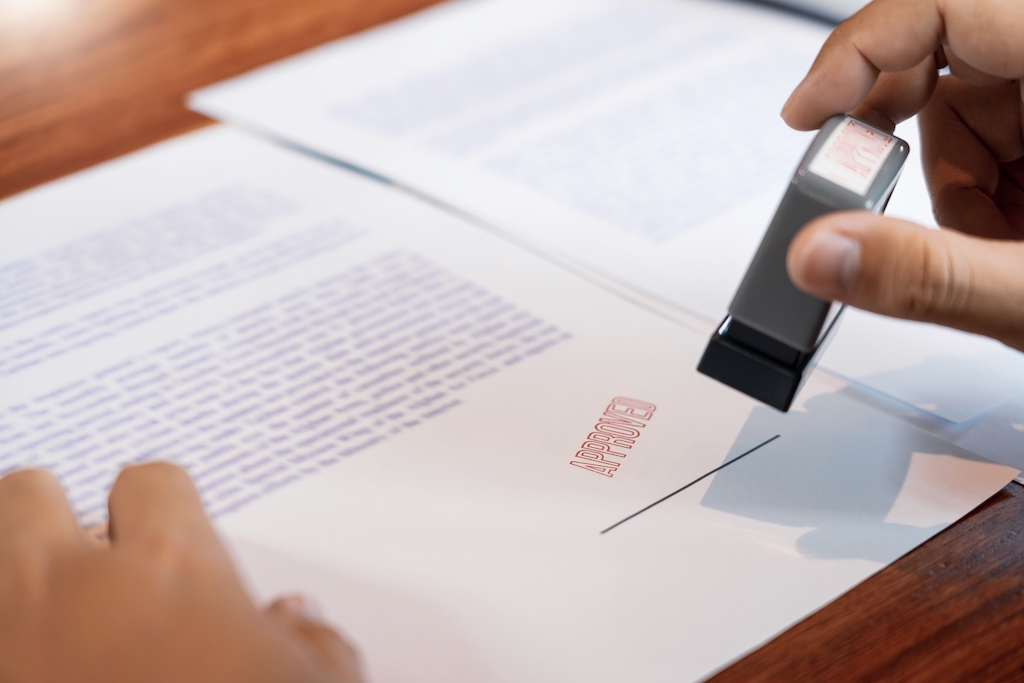 businessman-hand-notary-public-hand-ink-appoval-st-JG2B29C
