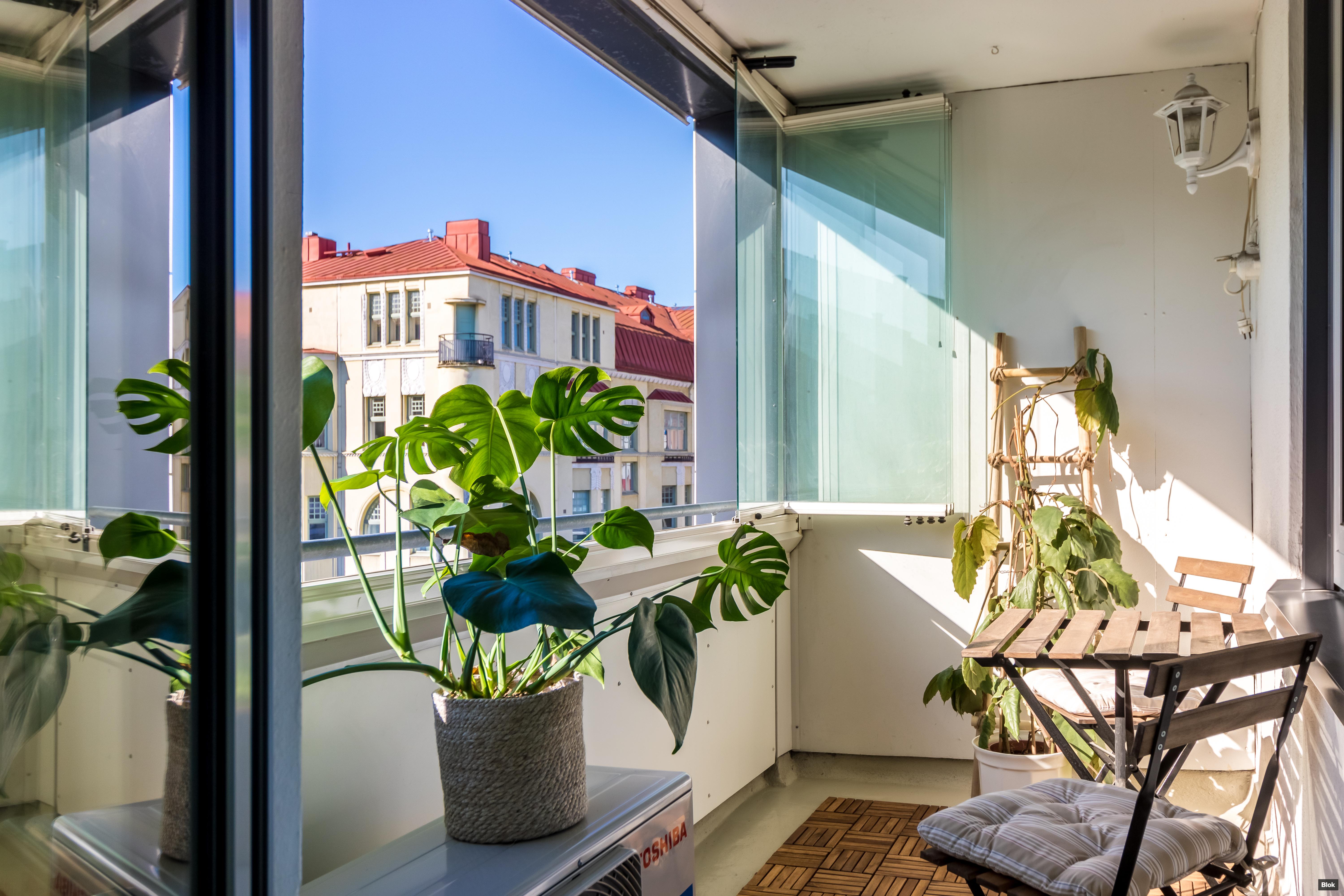 Yliopistonkatu 19 – balcony