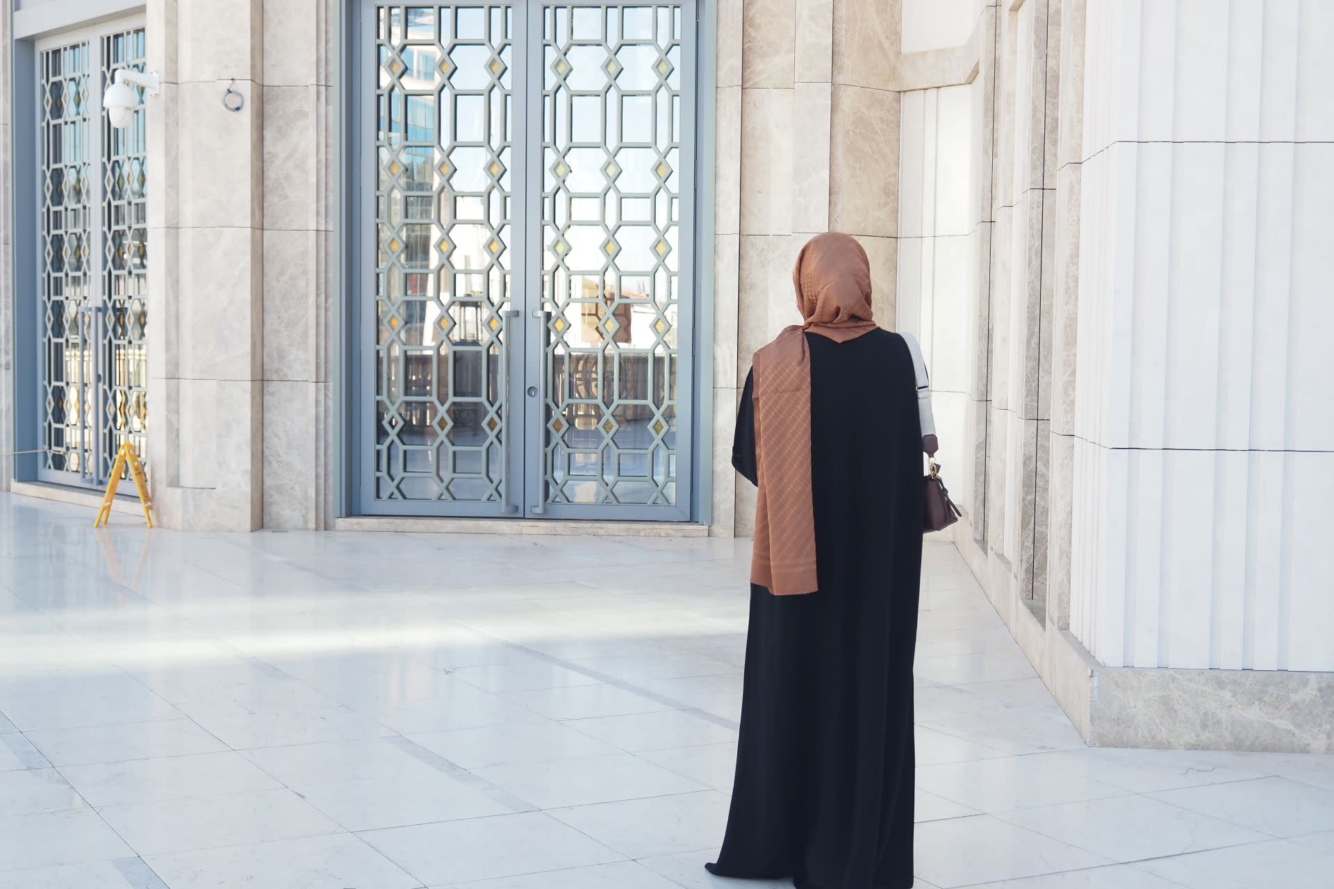 How to Wash Silk Abayas & Hijabs