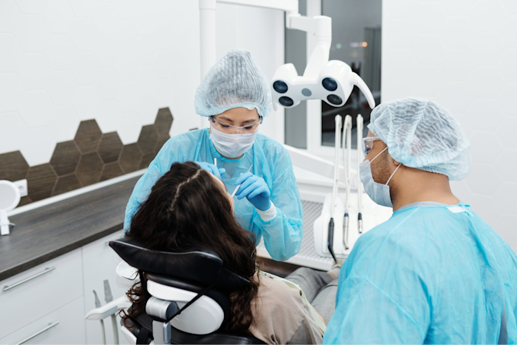 Woman getting a tooth extraction that is covered by Medicare.