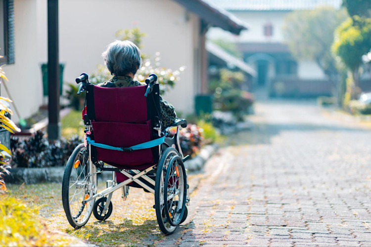 A woman who meets the criteria to receive wheelchair coverage.