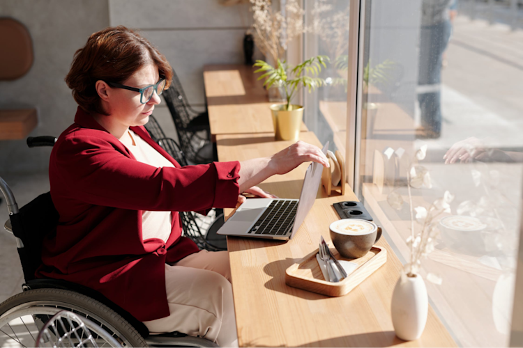 A woman in a wheel chair who is signing up for Medicare.