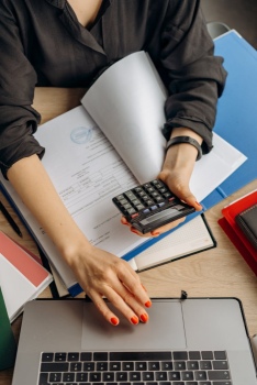 A person that is calculating their Cash Value.