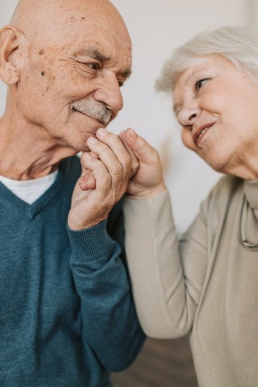 An elderly couple who is happy that they found the right Supplement Plan.