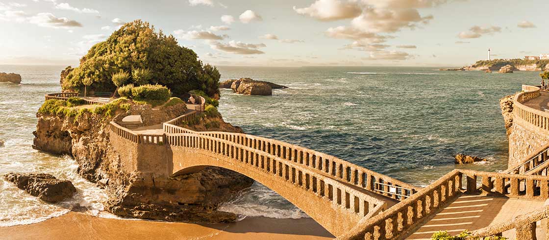 Incontournable : le rocher du Basta à Biarritz Incontournable : le rocher du Basta à Biarritz