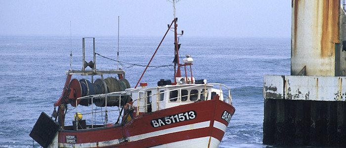 Chalutier à l entree du port de Capbreton