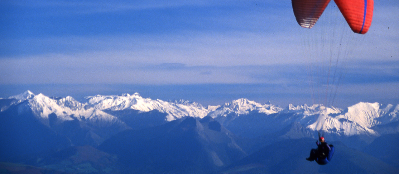 Baptême en parapente près de Pau dans les Pyrénées Baptême en parapente près de Pau dans les Pyrénées