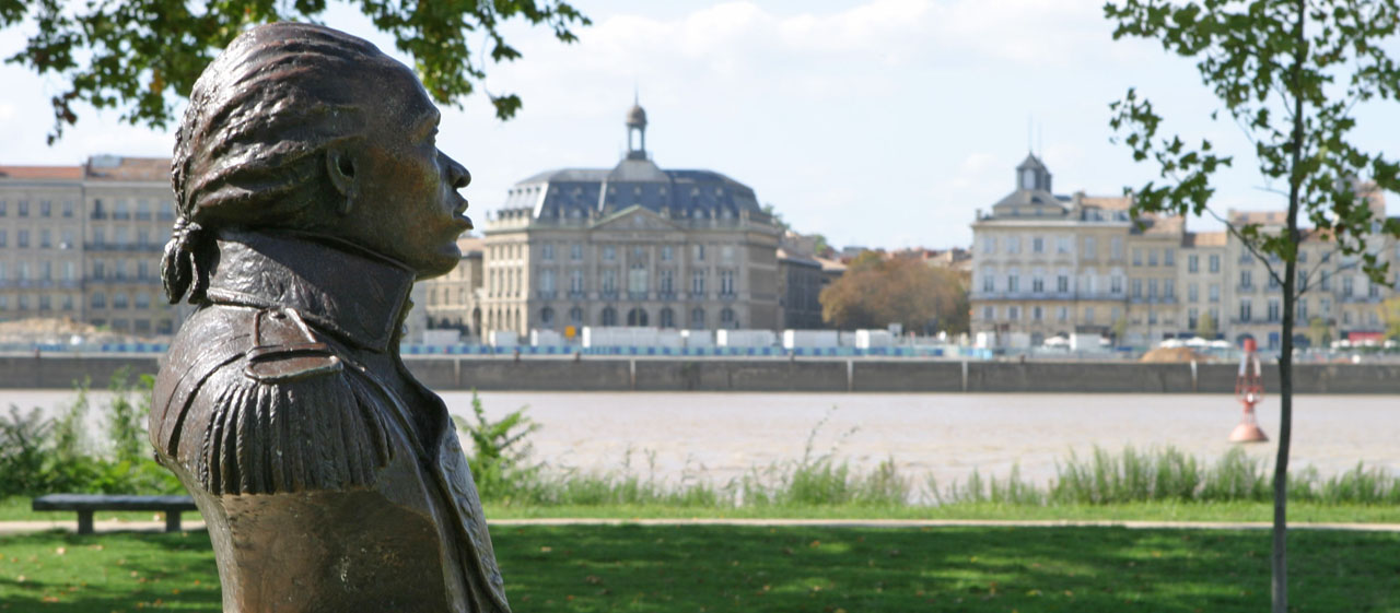 Statue Bordeaux - Quai de Queyries - Toussaint Louverture Statue Bordeaux - Quai de Queyries - Toussaint Louverture