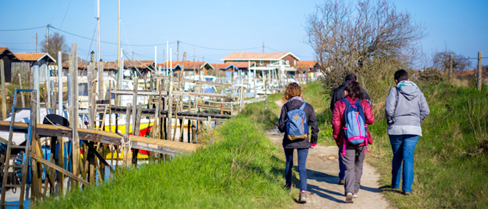 Cabanes à huitres au port ostréicole de Gujan-Mestras