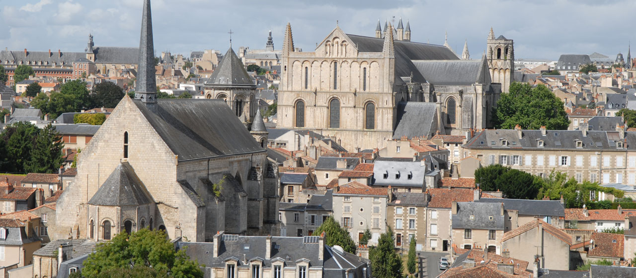 Vue du centre de Poitiers depuis les Dunes Vue du centre de Poitiers depuis les Dunes