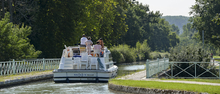 Promenade fluviale sur le canal latéral a la Garonne