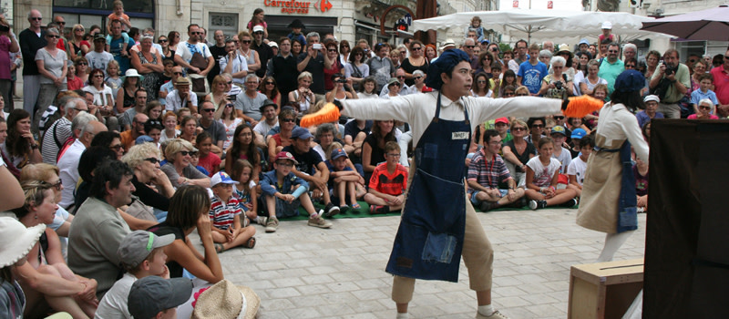 Festival Mimos dans les rues de Périgueux en Dordogne