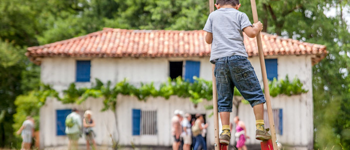 échasses enfant, ecomusée marquèze, france