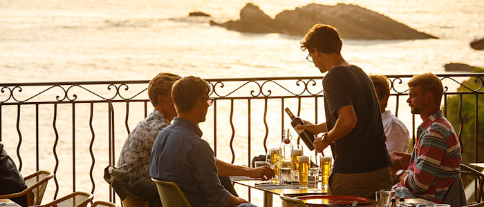 apero amis, rooftop les baigneuses, biarritz