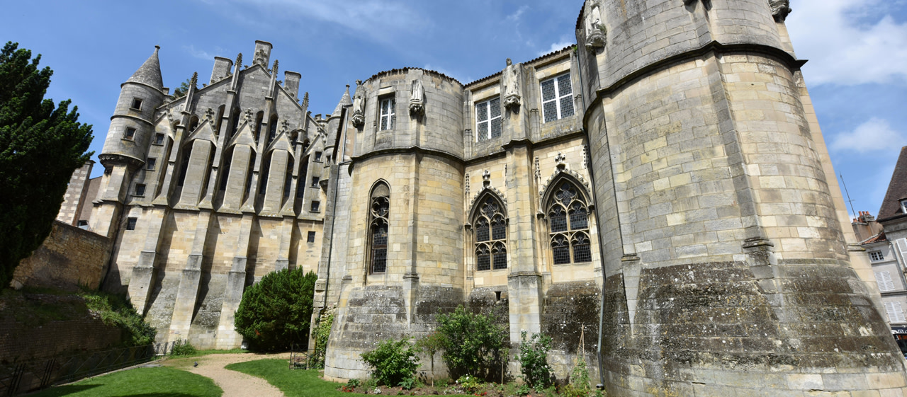 Palais et tour Maubergeon Palais et tour Maubergeon