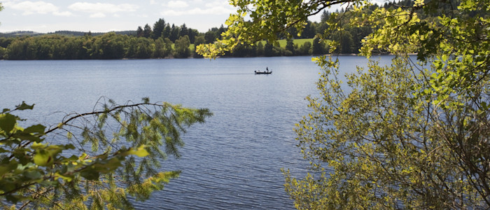 Pécheur au lac de Vassivière