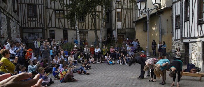 Copyright-G Villegier-CRT Limousin G Villegier-CRT Limousin G. Villegier-CRT Limousin-spectacle de rue au coeur de Limoges-3467-800