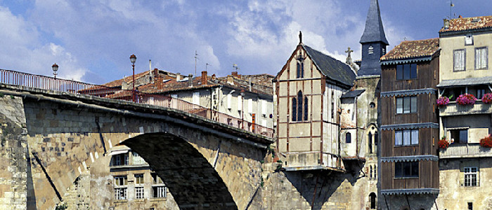 Copyright-BROCHARD-CRTNA-Village de Villeneuve-sur-Lot et le pont Vieux Lot-et-Garonne (47).-7281-800