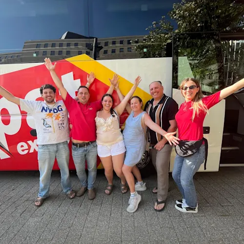 expat-explore-tour-leader-svetlana-coach-group