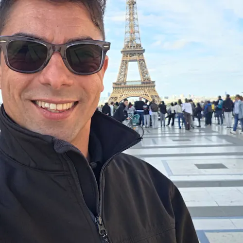 expat-explore-tour-leader-firo-paris-france-eiffel-tower