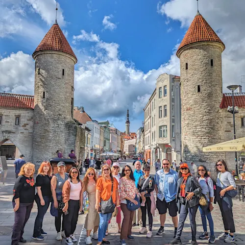 expat-explore-tour-leader-matt-tallin-old-town