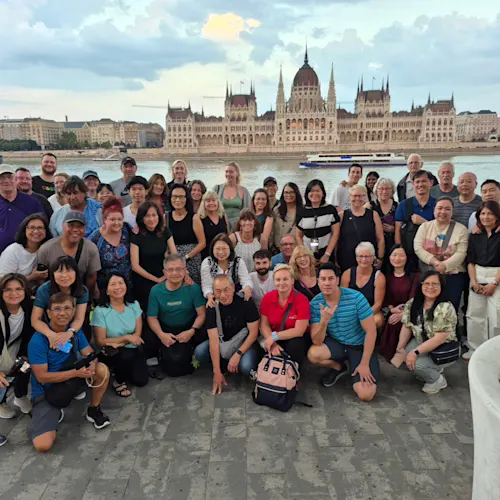 expat-explore-tour-leader-kinga-budapest-group