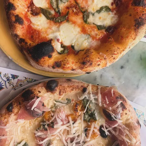 romeingwithsteph-stephanie-weber-tour-leader-travel-tips-pizza