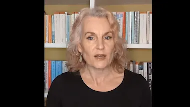 Carolyn Ten Holter sharing challenges of public communication