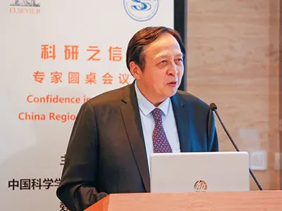 Prof Mu Rongping, President of CASSSP, moderated the roundtable.