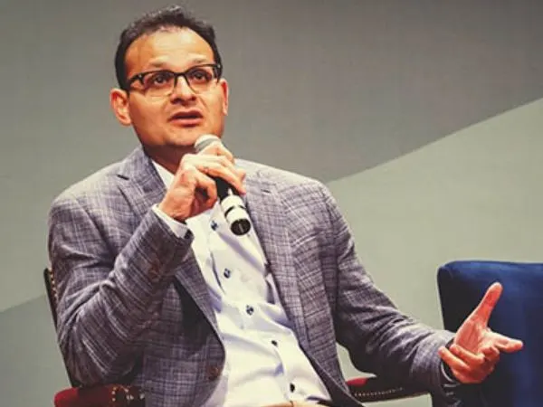Photo depicting a farmer using a digital tablet while working on organic sustainable farm to cultivate vegetation in agribusiness. (pixdeluxe/E+ via Getty Images)