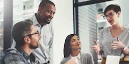 Library leaders discussing open access (© istock.com/PeopleImages)