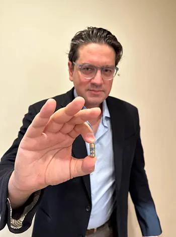 : Giovanni Traverso, MD, PhD, MBBCH, holds the VM pill (Credit: Traverso Lab at  Brigham and Women's Hospital)