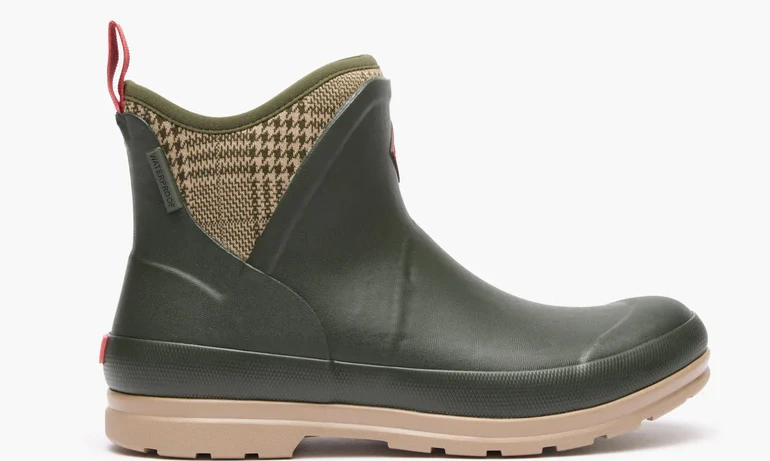 Womens Ankle Muck Boot MOAW300 gray profile: Muck Book ankle boots are waterproof and perfect for everyday wear or garden chores.