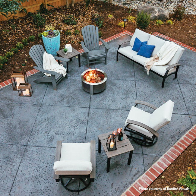 Backyard patio: Brick banding around the outdoor patio area ties the home
to the exterior hardscaping.