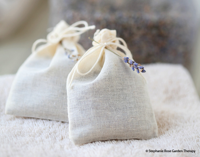Lavender Dryer bags Copyright Stephanie Rose Garden Therapy: If you’d like to experiment with mixing scents, just dot the muslin bag with a few drops of an essential oil before starting the dryer.