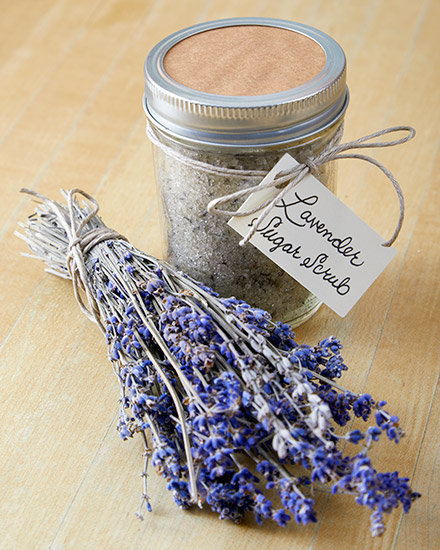 pj-lavender-scrub-final: Add a handmade label to your homemade lavendar sugar scrub for a final touch!