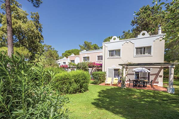 Vilar do Golf is a stunning resort of 181 apartments in two storey terraced houses alongside a fabulous golf course.