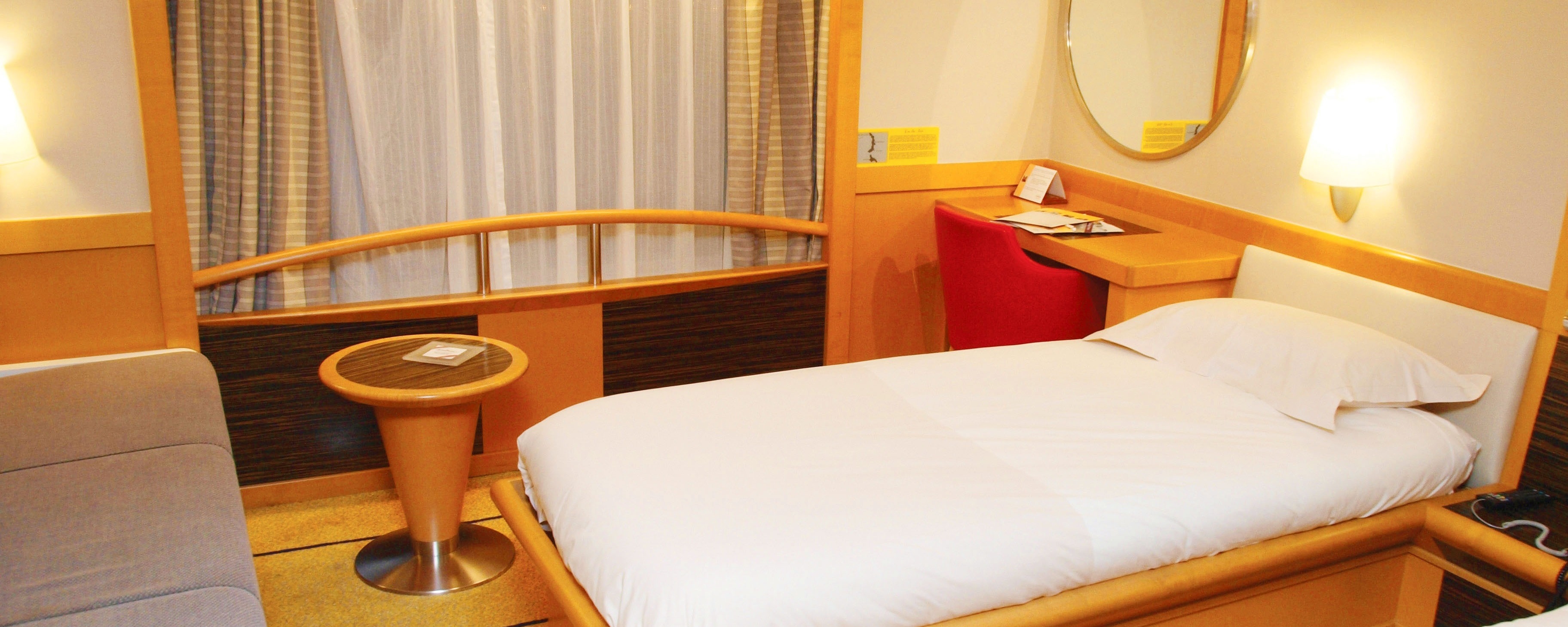 4 berth deluxe cabin on board Pont-Aven
