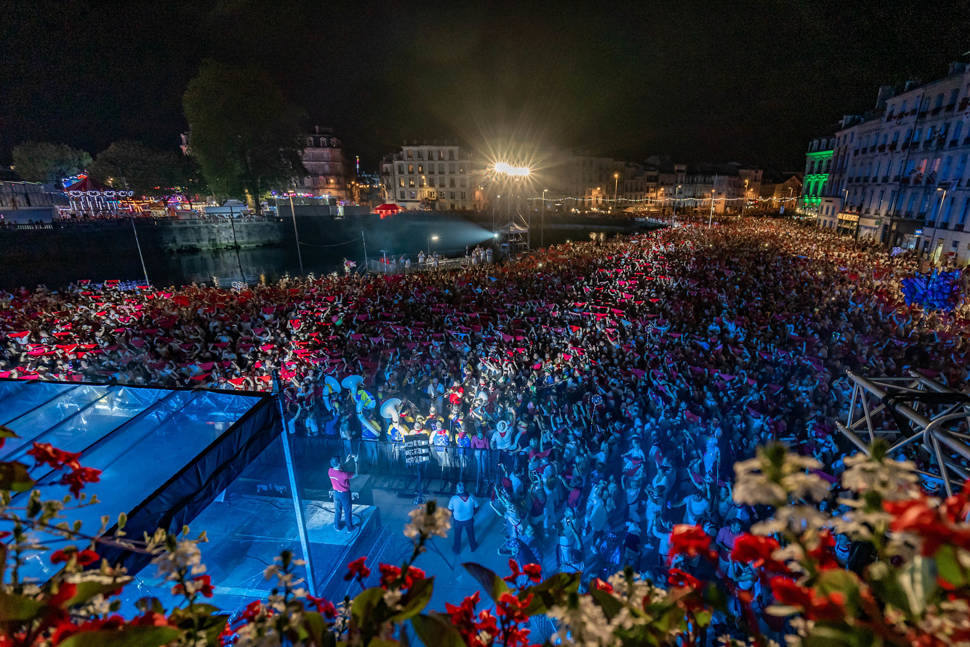 Crowd in the town hall square at the Fêtes de Bayonne, at night