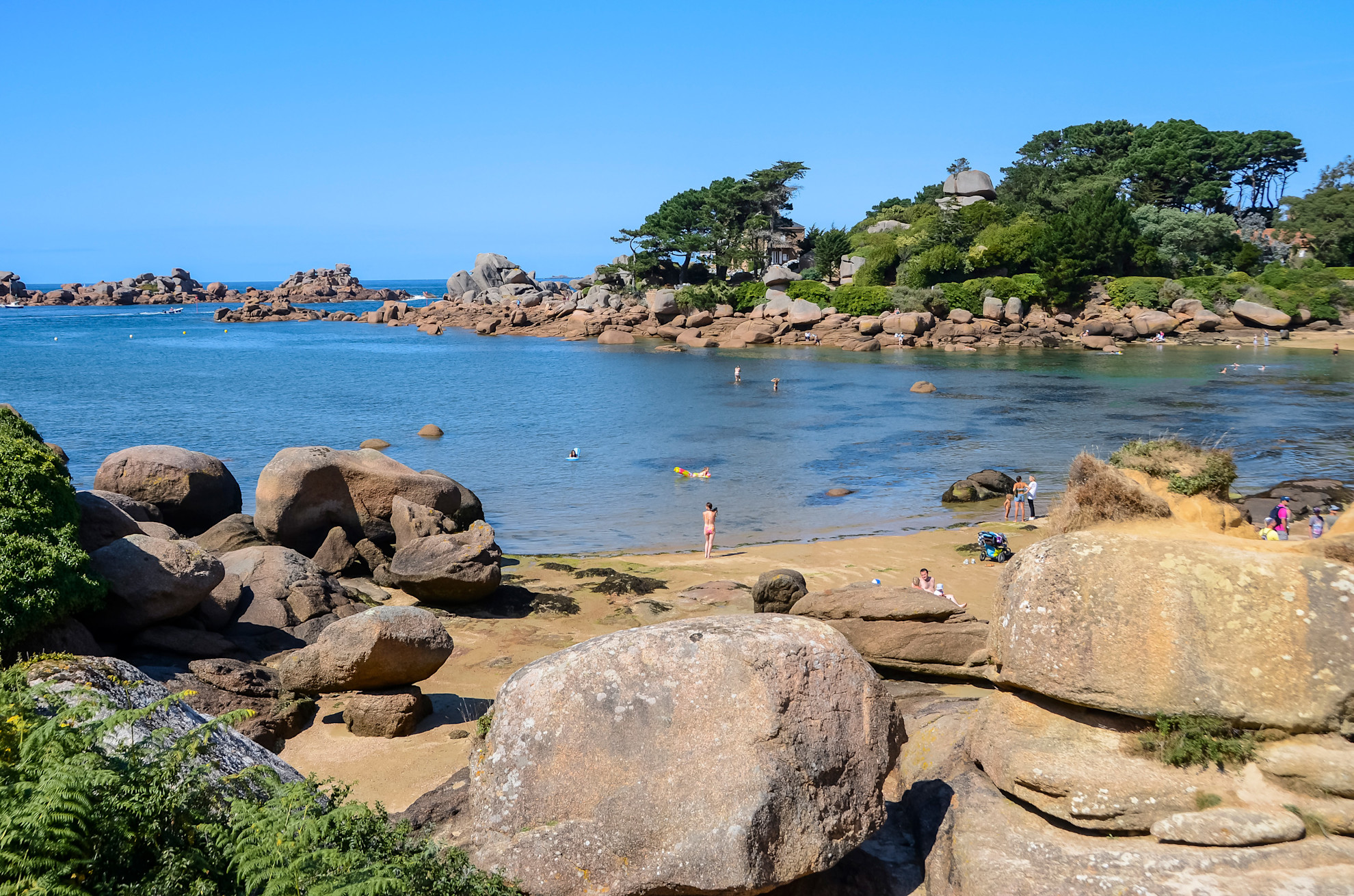 Plage de Saint Guirec at Ploumanac'h © Jacqueline Piriou, BRTC