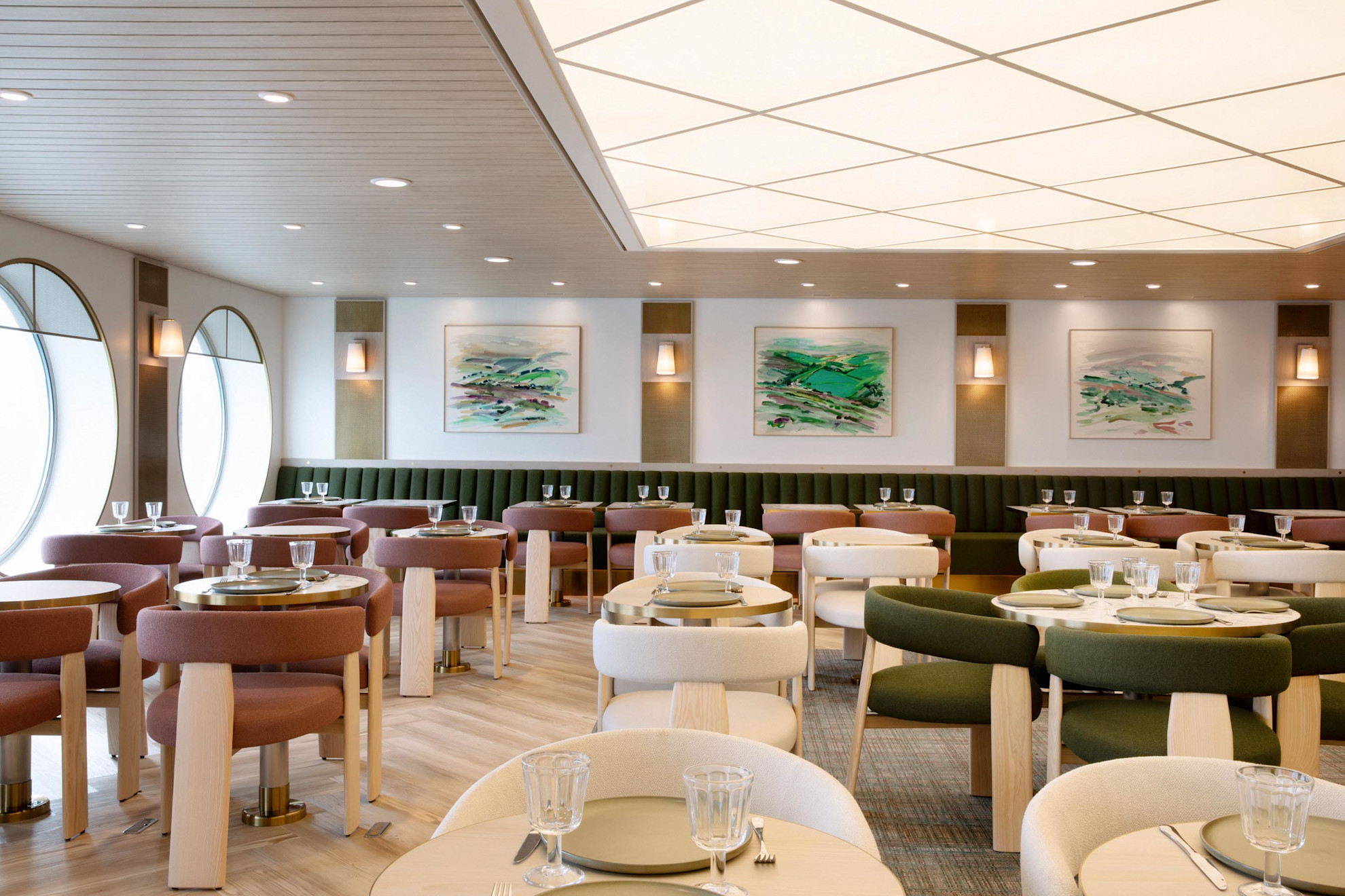 Le Jardin restaurant on board Guillaume de Normandie