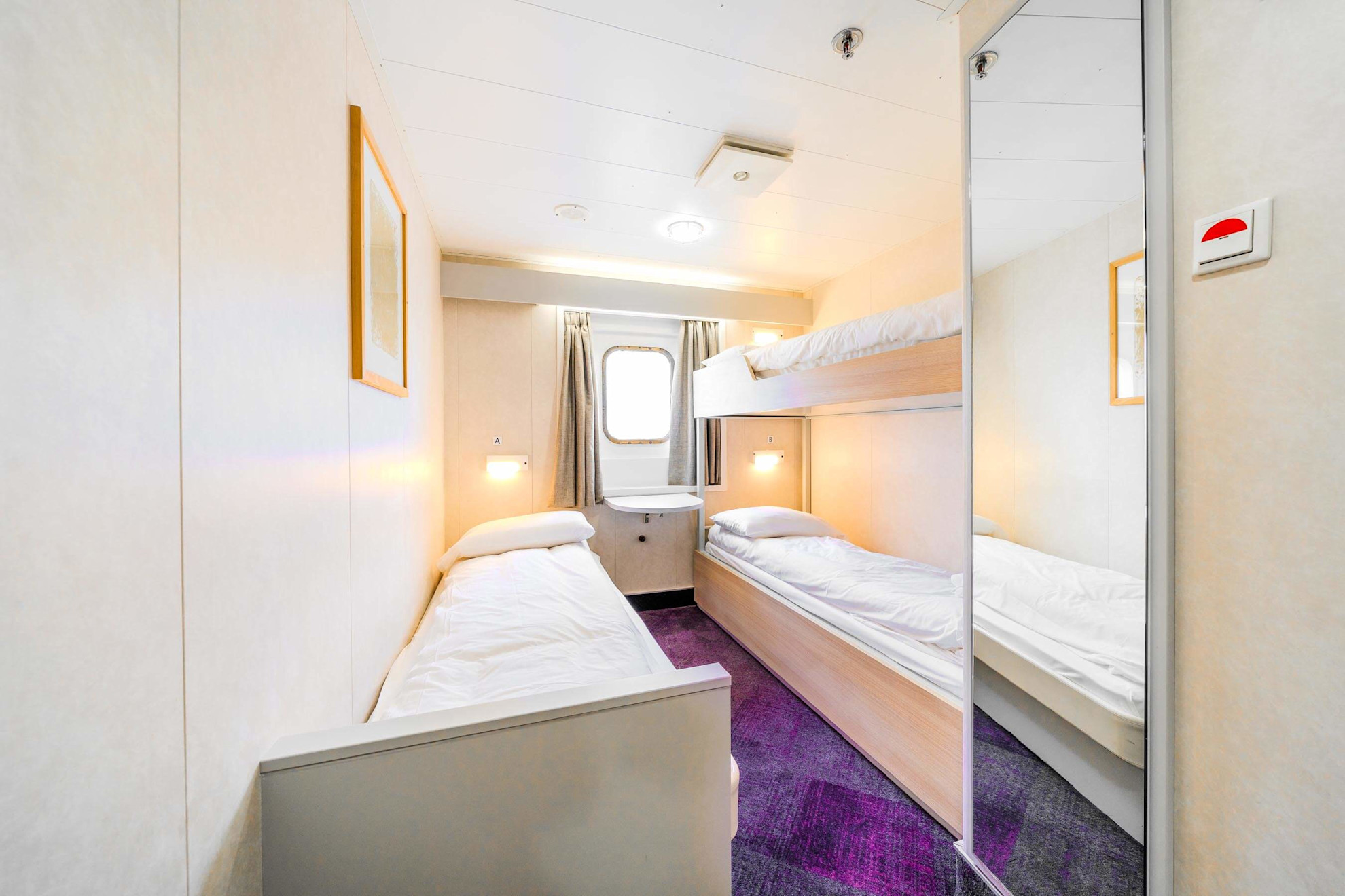 Brittany Ferries 澳洲幸运10十168体彩开奖网 Guernsey Islander 3 Berth Standard Window Cabin